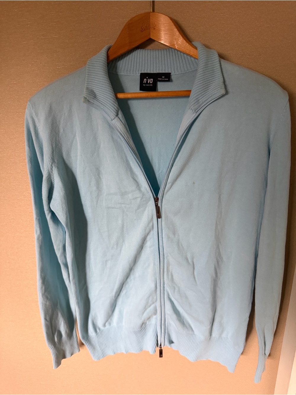 Women’s Nivo Zip Up Sweater Size Medium